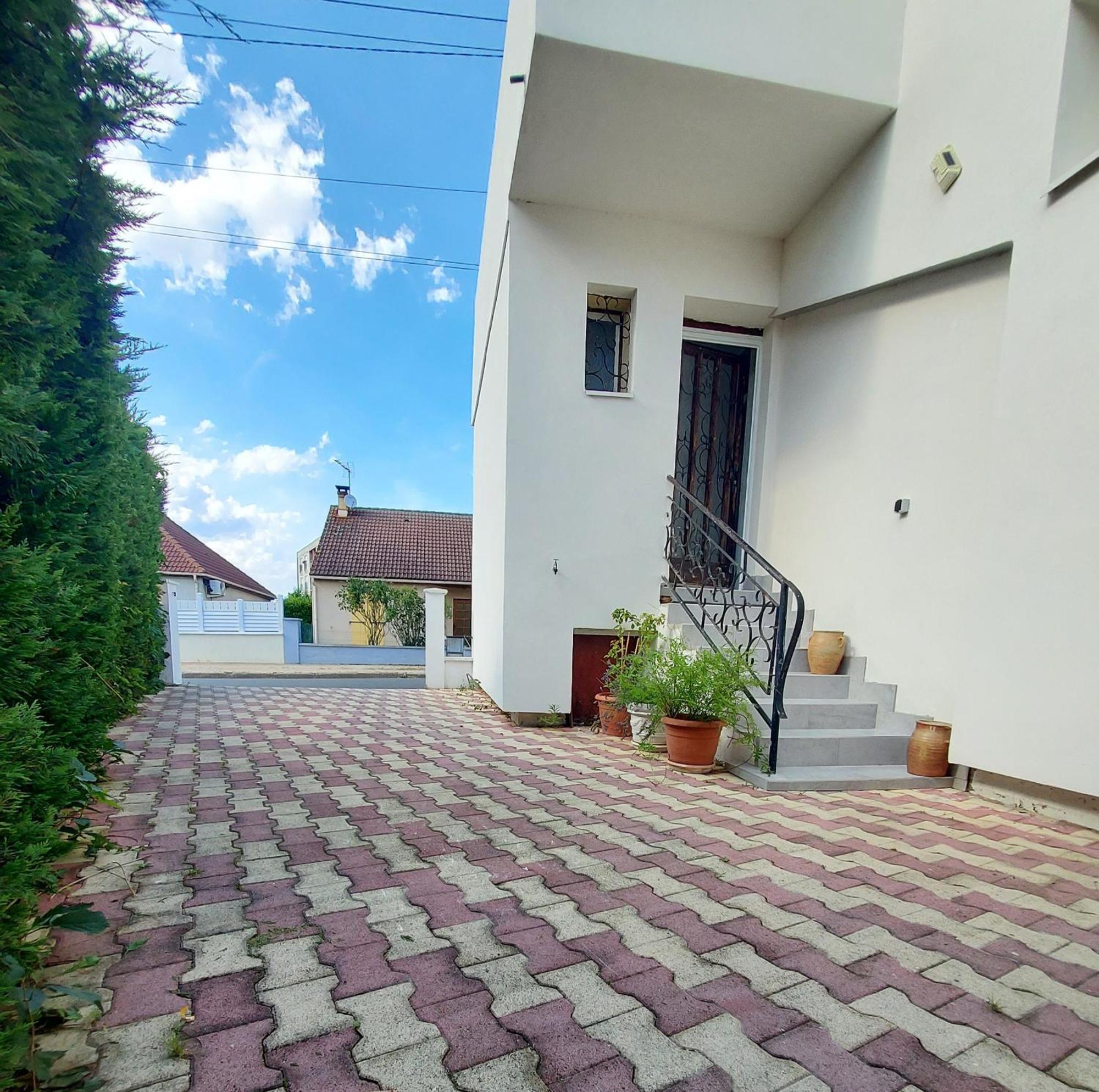 Appartement Meuble Avec Deux Chambres Moulins  Ngoại thất bức ảnh